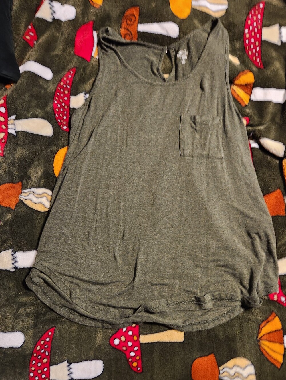 Market & Spruce Women's Olive Green Pocket Tank Top